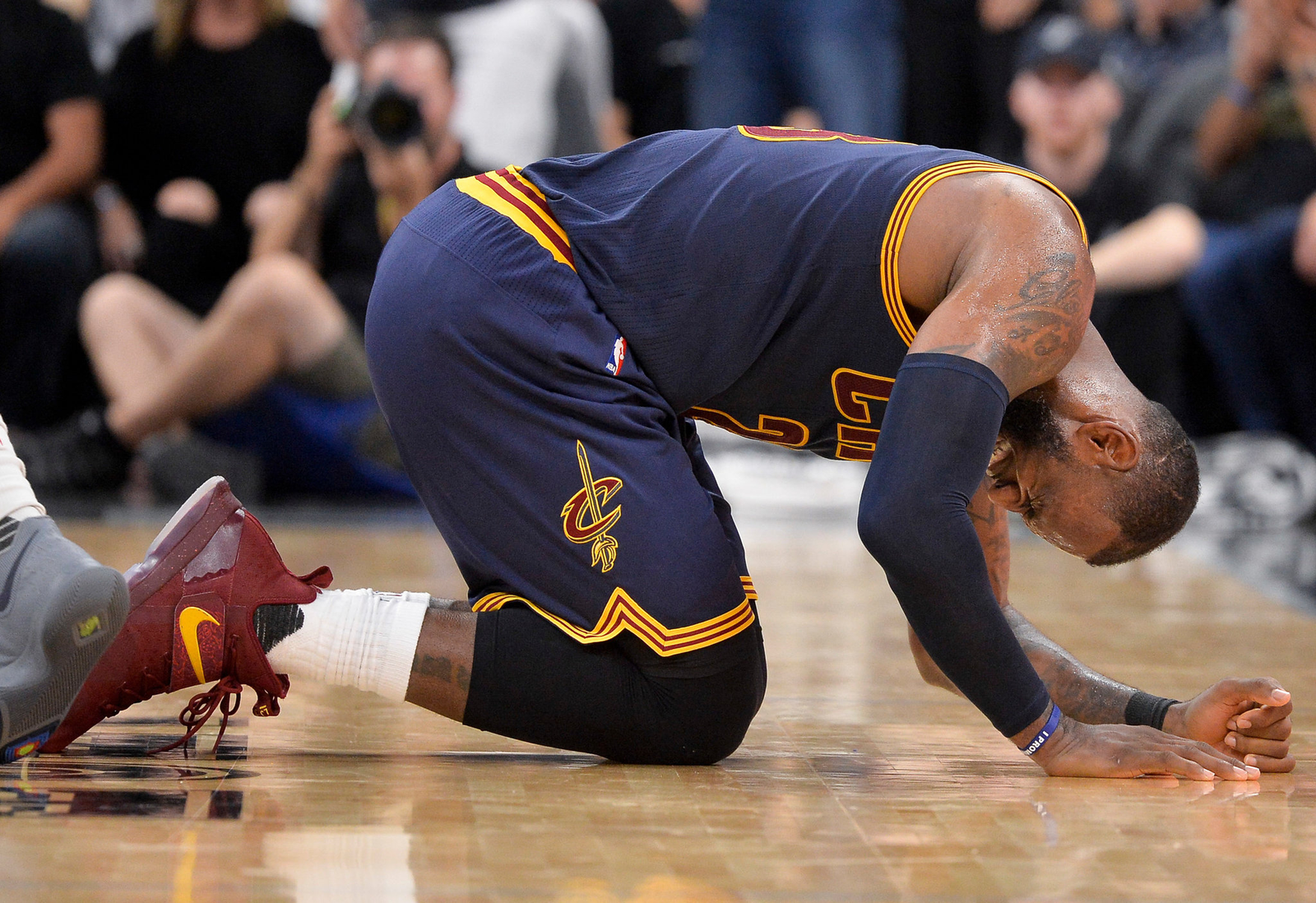lebron james injury